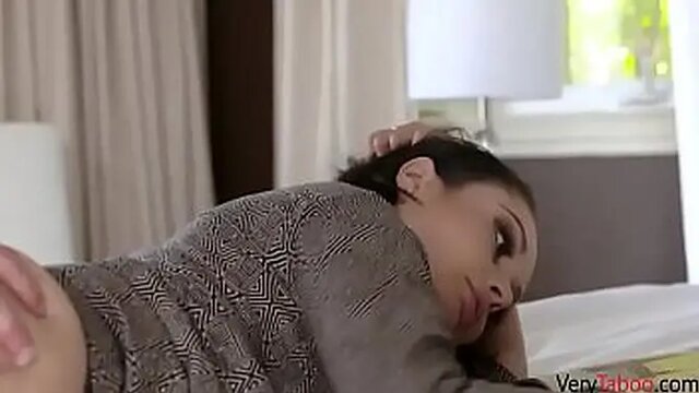 Young stud cums inside amazing MILF after Viagra