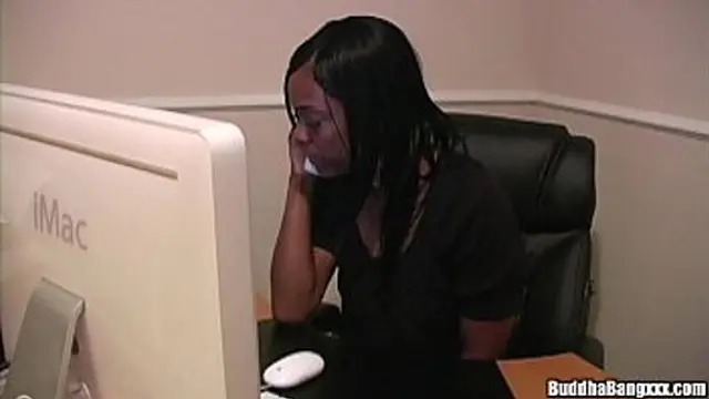 Dark-haired temptress welcomes thick shaft in her tight backdoor