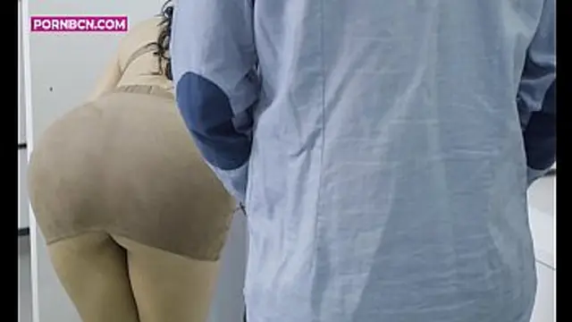 A divorced milf craves wild sex &mdash;  seduces the appraiser in her ex′s home &mdash;  big tits and ass🍑 Latina demands hardcore anal👌 and endless squirting PORNBCN 4K