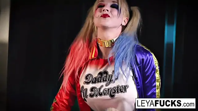 Suicide Club Leya takes a massive pole and fills her hole