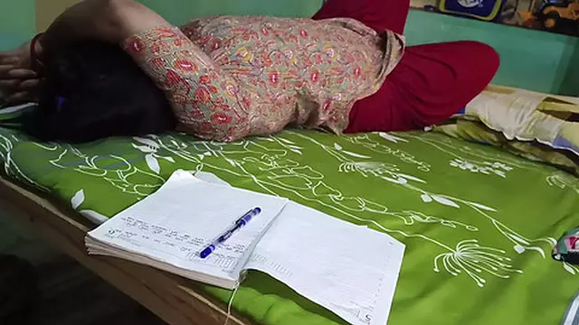 Teenage girlfriend′s big cock🌭 inserted into her tight pussy✌