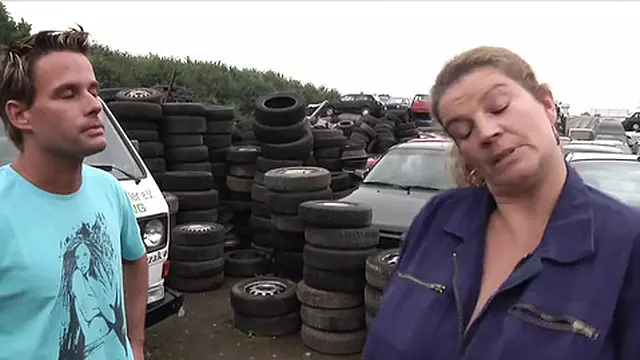 Hard sex at the mechanic shop