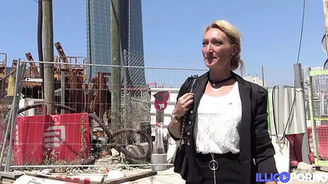 Betty craves a firm dick🌭 for her tight bum