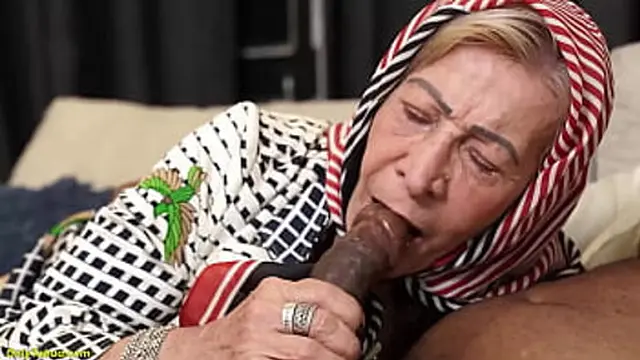 Vintage 77-year-old milf enjoys intense anal👌 pleasure from her muscular neighbor