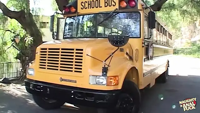 Blonde babe gets wrecked by seasoned stud′s massive cock🌭 on her tight pink ass🍑 & pussy✌