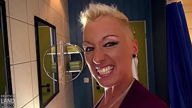 Mandy Mistery Demonstrates Selfie XXX Techniques - Want to Try?